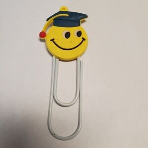 Jumbo Paper Clip With Emoji Graduation